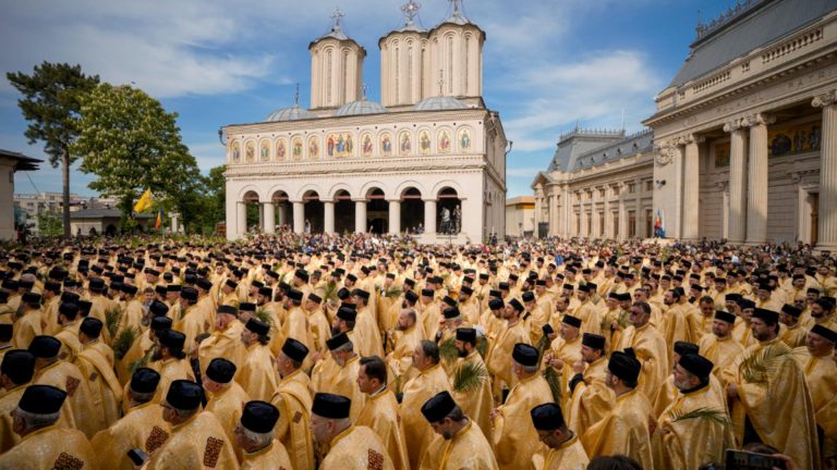 Azi are loc tradiționalul Pelerinaj de Florii. Vezi traseul pe care se va desfășura procesiunea, care începe la Mănăstirea Radu Vodă