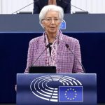 Banca Centrală Europeană este ”pregătită să intervină” dacă zona euro va fi destabilizată de războiul taxelor pornit de Trump. Declarația șefei B E