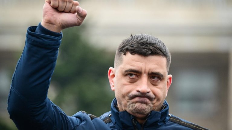George Simion: Armata română trebuie să redevină respectată