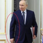 Motivul incredibil pentru care Vladimir Putin ține întotdeauna brațul drept rigid, lipit de corp. Ce ascunde, de fapt, această postură