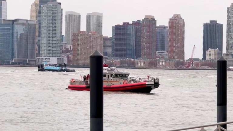 Un elicopter s-a prăbușit în fluviul Hudson la New York. Autoritățile raportează decese