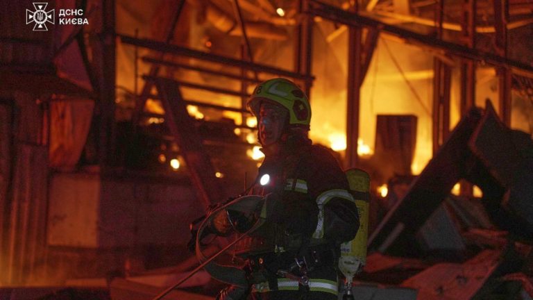 Război în Ucraina, ziua 1144. Atacuri cu drone provoacă incendii și răniți în Kiev.  Negocierile dintre SUA și Ucraina privind mineralele rare devin tensionate.