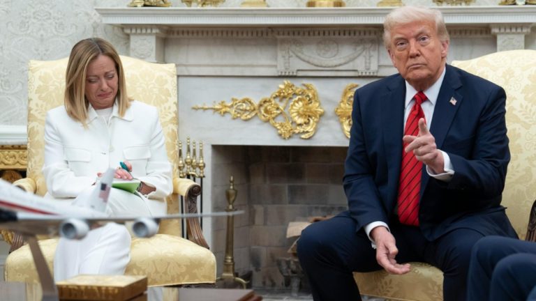 Donald Trump anunță că acordul pe minerale cu Ucraina va fi semnat „cred ... joia viitoare”
