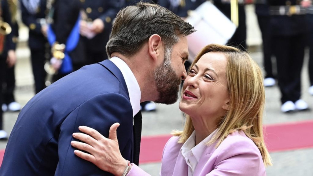 JD Vance s-a întâlnit cu Giorgia Meloni pentru a doua oară în 24 de ore. Vicele american își face Paștele la Roma
