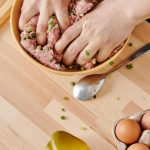 Ruladă din carne tocată. O rețetă ideală pentru masa de Paște