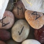 Etalarea runelor: vineri 11 aprilie 2025. Sfaturile universului pentru toate zodiile