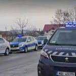 Scandal URIAȘ: 10 echipaje de poliție și jandarmi au intervenit pentru a opri bătaia dintre două familii - VIDEO