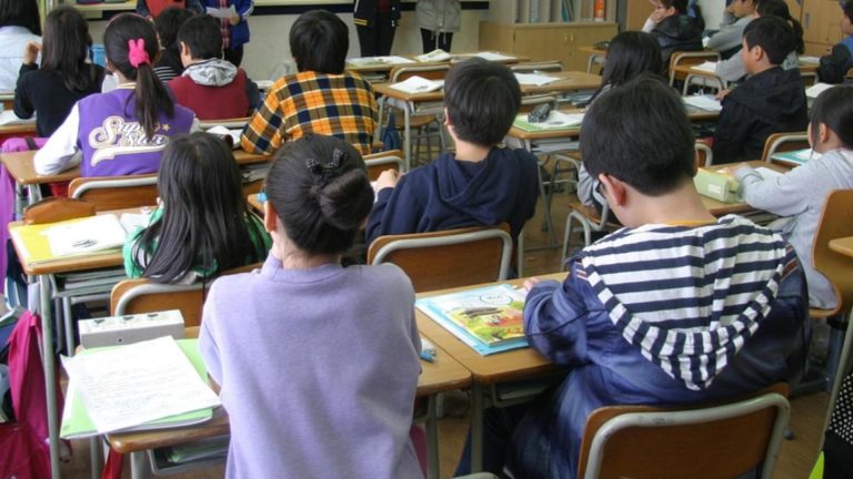 Caz neașteptat într-o școală din România: o minoră de 15 ani a aflat la ora de Biologie că este însărcinată