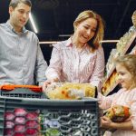 Cum trebuie să ne comportăm în centrele comerciale. Regula pe care toată lumea o încalcă. Sigur nu știai asta