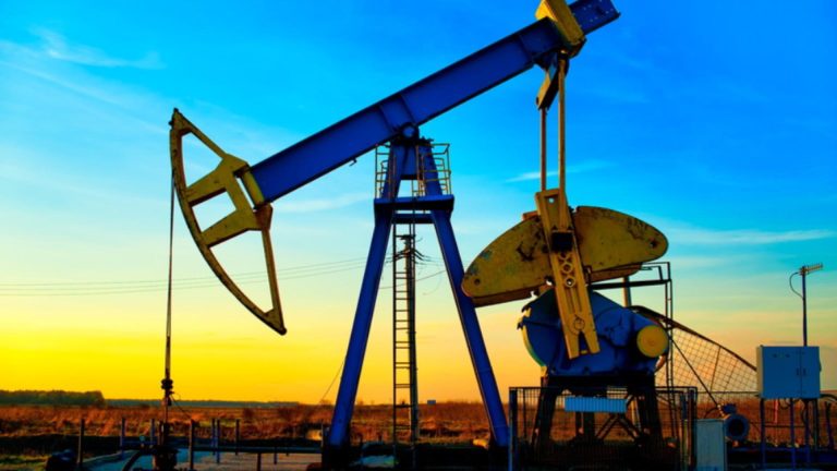 Prețurile petrolului se prăbușesc spre cel mai scăzut nivel din ultimii patru ani, după ce China a anunțat tarife împotriva SUA