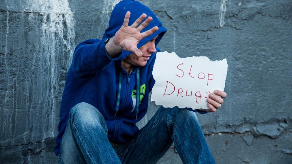 Asociațiile de părinți: „Drogurile sunt regula. Le găsești în școlile bune, dar și în sate”