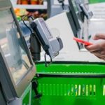 Trucul prin care un buzoian a înșelat casele self pay dintr-un hypermarket. Polițiștii, uimiți de planificarea meticuloasă