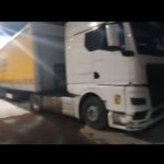 Pericol pe șoselele din Romania. Un șofer turc a condus un TIR cu rezervorul spart