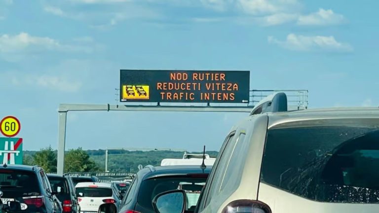 Trafic de coșmar pe sectorul lipsă al Autostrăzii Timișoara – Sebeș. Românii din diaspora vin în număr MASIV acasă