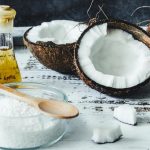 La ce se folosește uleiul de cocos. Care sunt beneficiile și riscurile acestuia, conform specialiștilor