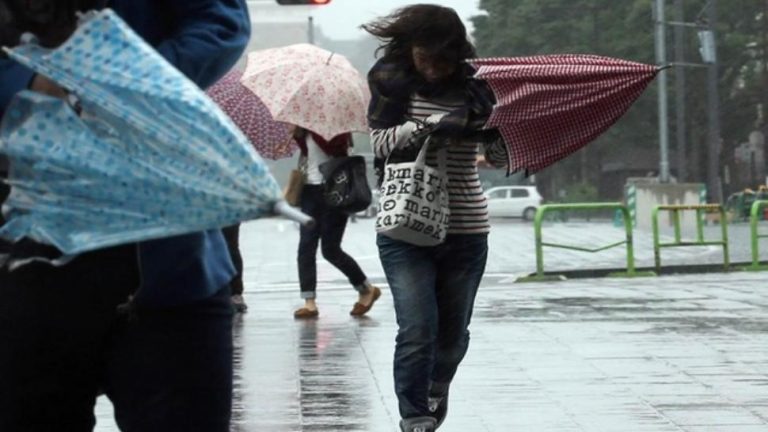 Cod galben de precipitații mixte și vânt în București și 3 județe ale țării. Avertismentul ANM