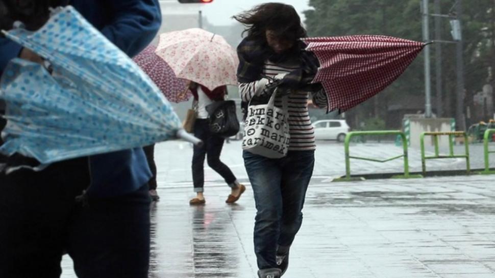 Cod galben de precipitații mixte și vânt în București și 3 județe ale țării. Avertismentul ANM