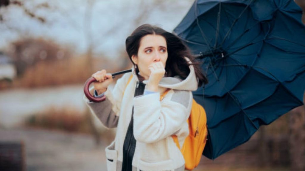 Alertă meteo de fenomene extreme periculoase: cod galben de vijelii - rafale de până la 90 km/h. Harta actualizată