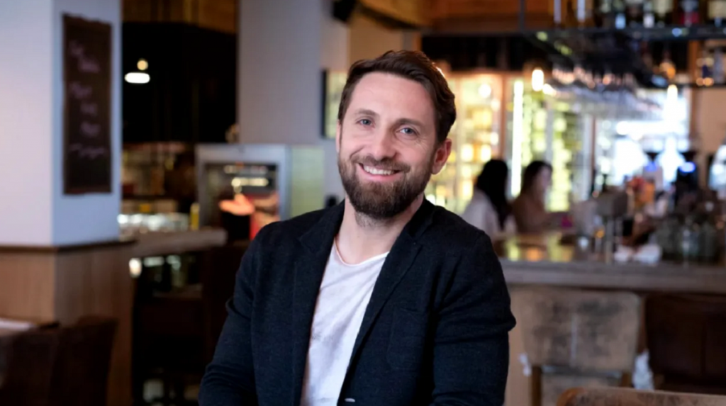 Dani Oțil: De la Vedetă TV la Antreprenor de Succes – O Analiză a Evoluției Sale Financiare
