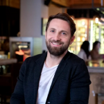 Dani Oțil: De la Vedetă TV la Antreprenor de Succes – O Analiză a Evoluției Sale Financiare