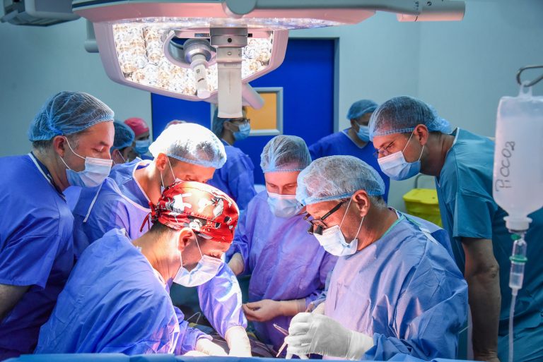 Inovație și excelență în transplantul hepatic de la donator viu la Spitalul Clinic SANADOR