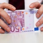 Sprijin financiar pentru gospodăriile vulnerabile din România: Ce trebuie să știm despre pachetul de 20.200 de euro