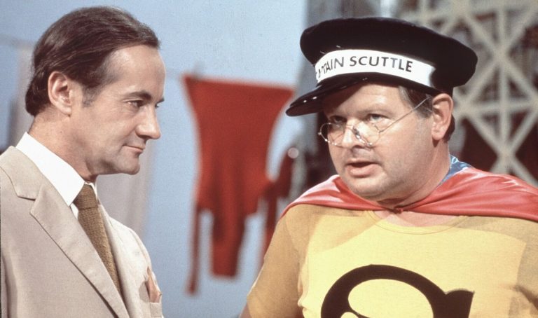 Moștenirea lui Benny Hill: Între amintiri și disputele financiare ale unui mare comedian britanic
