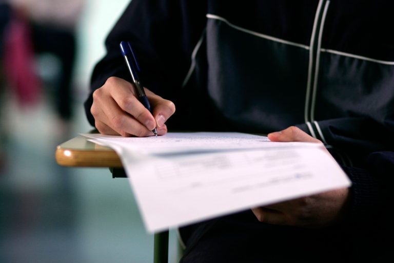 Bacalaureat 2025: Provocările și Emoțiile Probei de Fizică