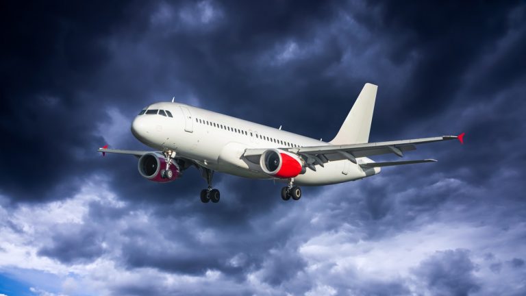 Momente Critice pe Aeroportul Otopeni: Analiza Incidentului cu Aterizările Eșuate