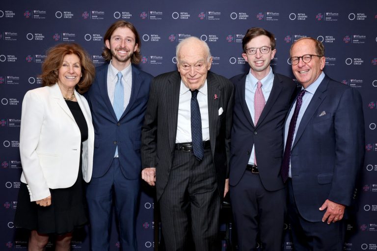 Leonard Lauder: Moștenirea unui Vizionar în Industria Cosmeticelor