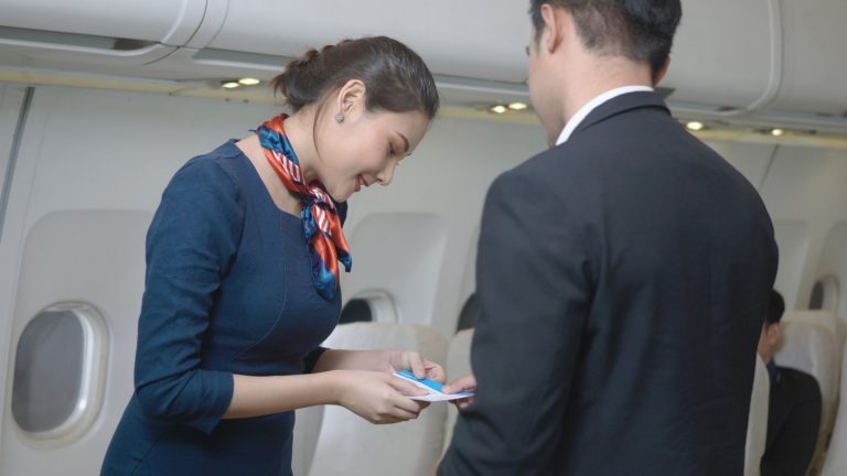 Frauda în aviație: Cum un bărbat din Florida a zburat gratuit de peste 120 de ori și impactul asupra securității aeroportuare
