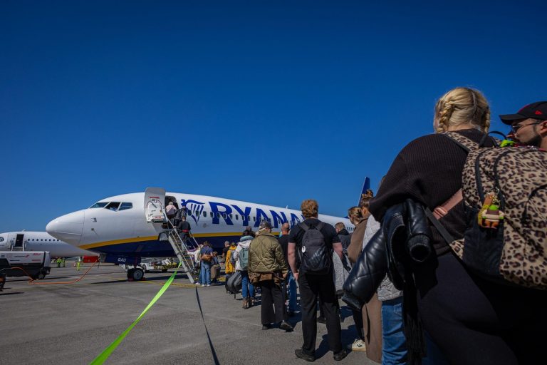 Ryanair impune amenzi drastice pentru pasagerii indisciplinați: Măsuri în fața comportamentului perturbator