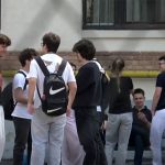 Îmbrăcămintea provocatoare la Bacalaureat: O analiză a tendințelor și a percepțiilor sociale în rândul tinerilor