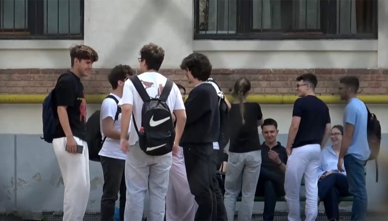 Îmbrăcămintea provocatoare la Bacalaureat: O analiză a tendințelor și a percepțiilor sociale în rândul tinerilor