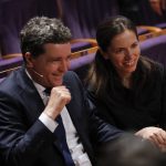 O seară de familie: Emoțiile serbării Aheei, fiica lui Nicușor Dan și Mirabela Grădinaru