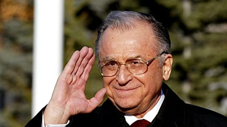 Starea de sănătate a lui Ion Iliescu: O analiză profundă în contextul vieții politice românești