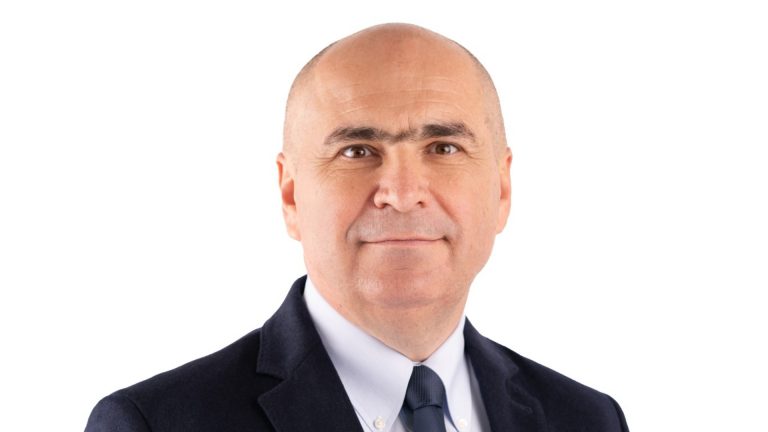 Ilie Bolojan: Noua Figură Politică în Fruntea Guvernului Românesc – O Analiză Detaliată