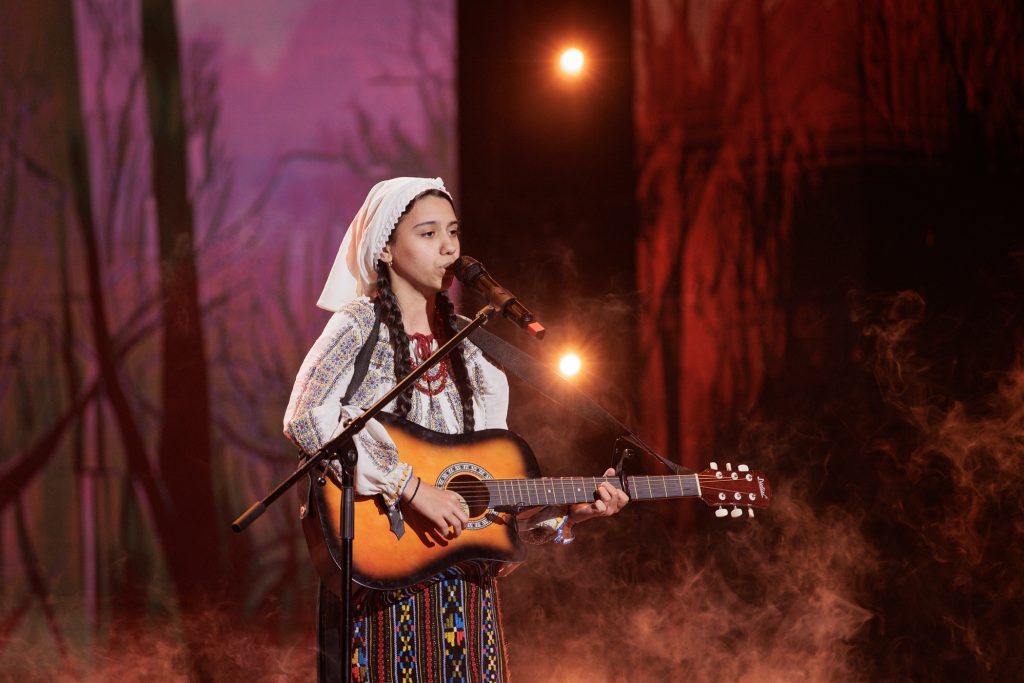Simona Beșleagă: O Stea în Ascensiune între Talentul Artistic și Excelența Academică