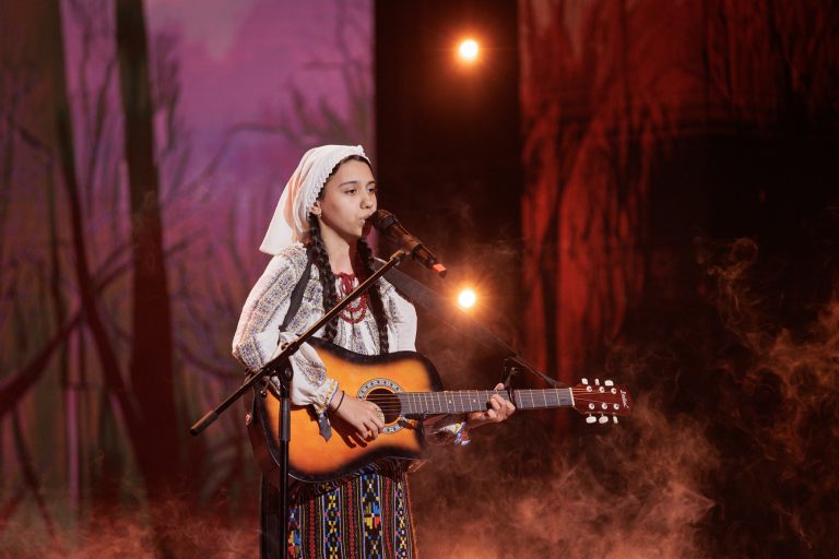 Simona Beșleagă: O Stea în Ascensiune între Talentul Artistic și Excelența Academică