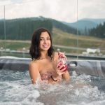 Jacuzzi Interior sau Exterior: Ghid Complet pentru Alegerea Variantei Ideale pentru Tine
