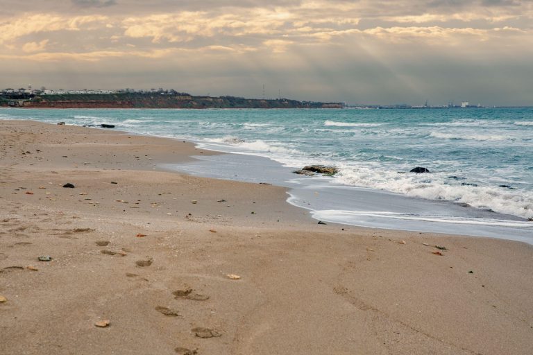 Vama Veche: O Oază de Relaxare pe Litoralul Românesc care Rivalizează cu Mykonosul