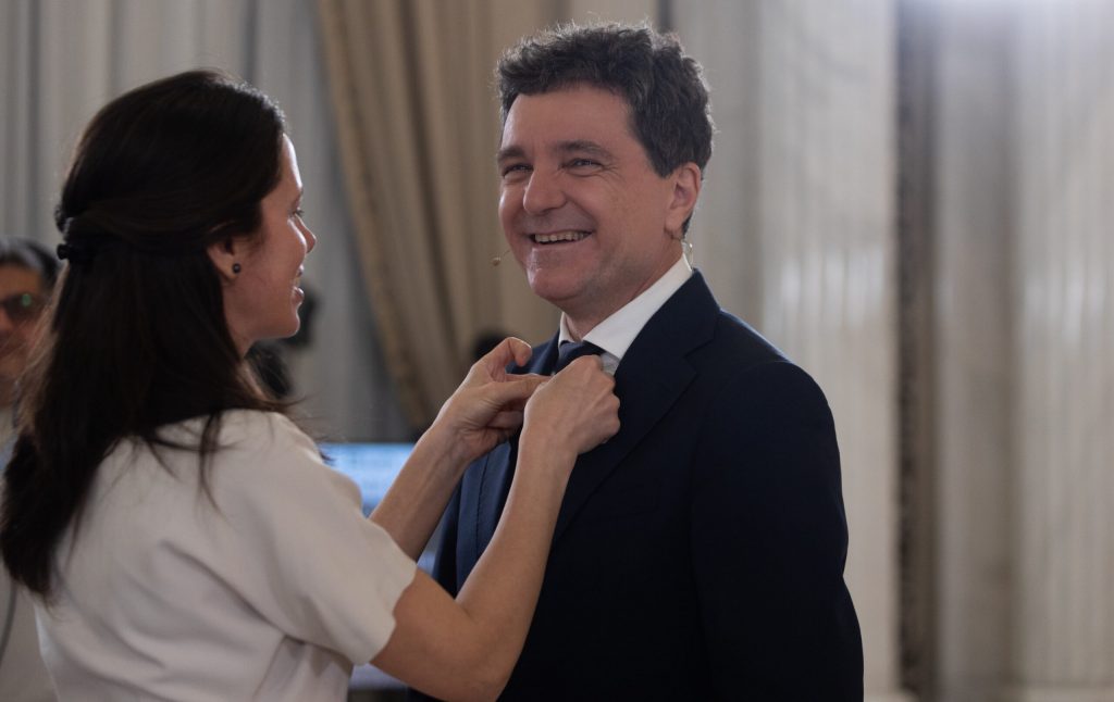 Nicușor Dan în Lumina Reflectoarelor: O Decizie Controversată sau O Strategie de Imagine?