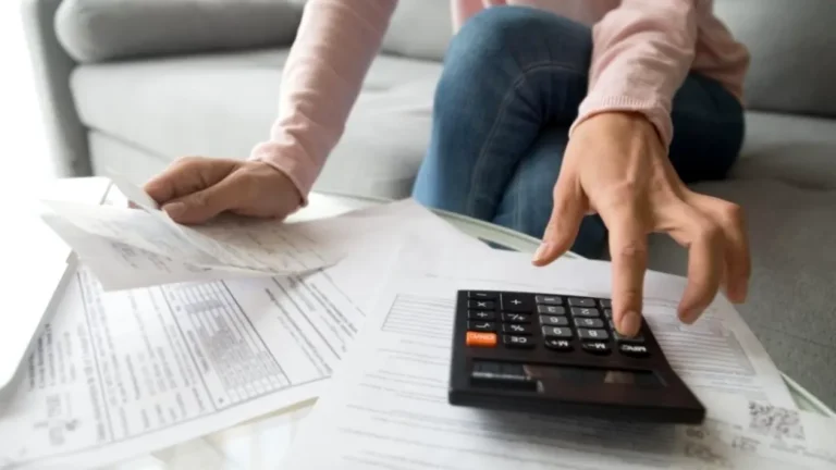 Românii se pregătesc pentru noi creșteri ale facturilor la gaze: Analiza impactului majorării tarifelor de distribuție