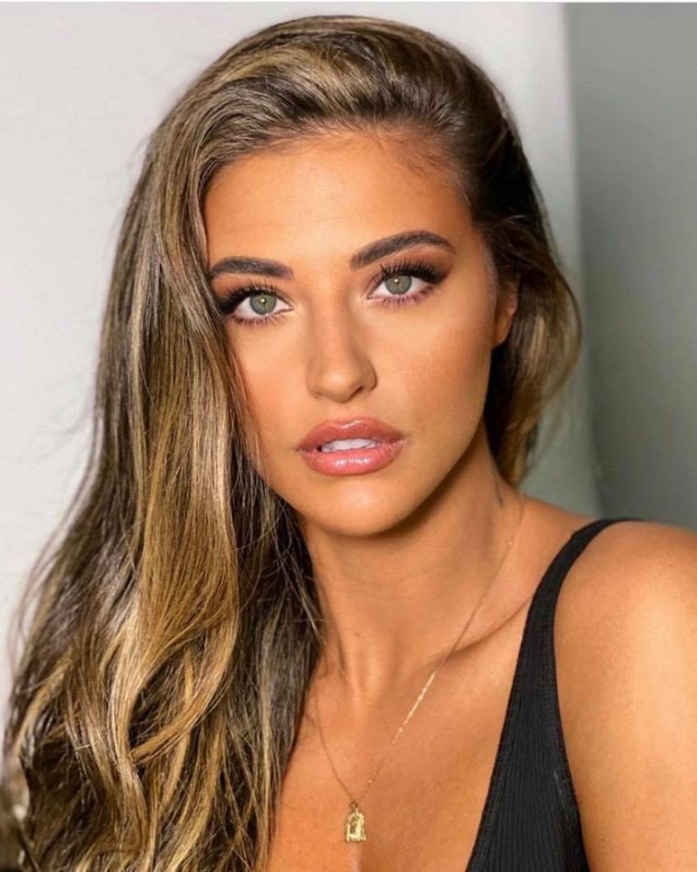 Antonia: O artistă în căutarea regăsirii de sine după o operație secretă