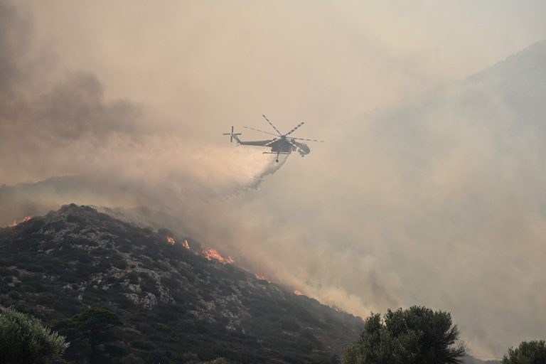Incendii devastatoare în Grecia: Atena, în pericolul flăcărilor