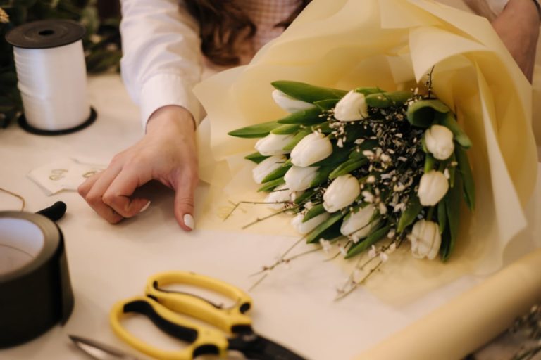 Evoluția Ambalajelor pentru Flori în 2025: Sustenabilitate, Estetică și Personalizare