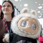 De ce Labubu a devenit un fenomen global: Analiza psihologică și marketingul din spatele succesului