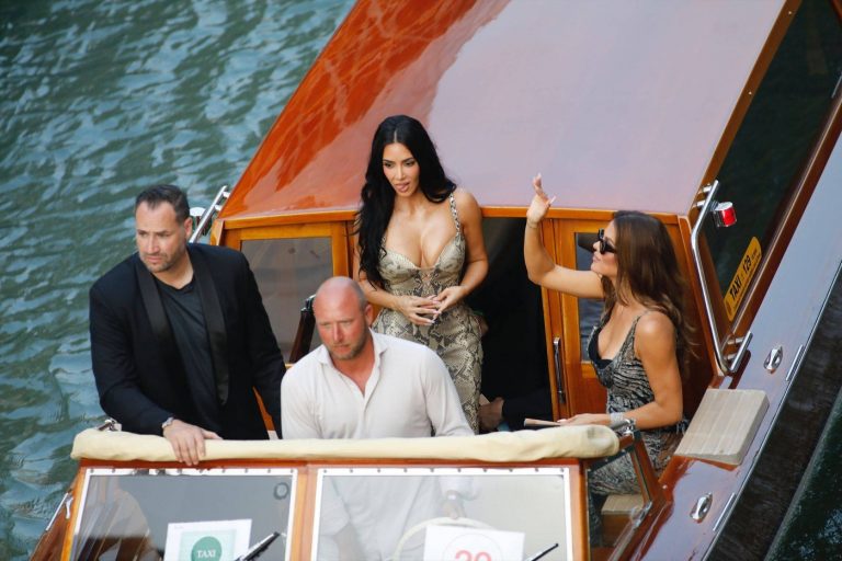 Kim Kardashian strălucește la nunta lui Jeff Bezos: O analiză a modului în care celebritățile definesc cultura evenimentelor de înaltă clasă