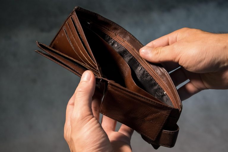 Scumpiri Imminente: Impactul Liberalizării Prețurilor asupra Românilor în 2025