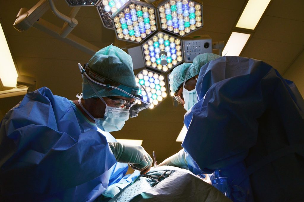 Caz medical extrem: Chirurgii din Galați descoperă o adevărată comoară în abdomenul unui pacient